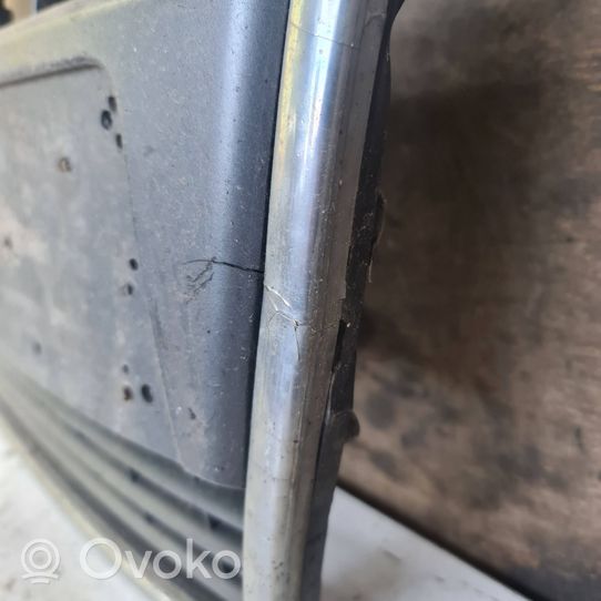 Audi A6 S6 C6 4F Maskownica / Grill / Atrapa górna chłodnicy 4F0853651