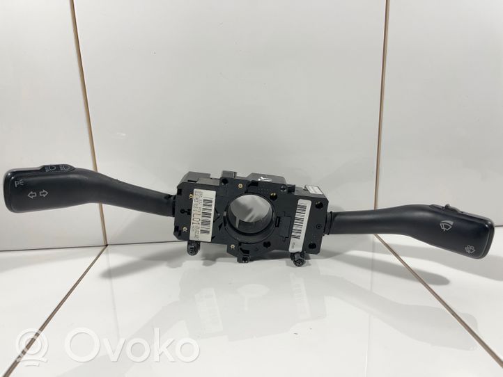 Audi TT Mk1 Pyyhkimen/suuntavilkun vipukytkin 4B0953503E