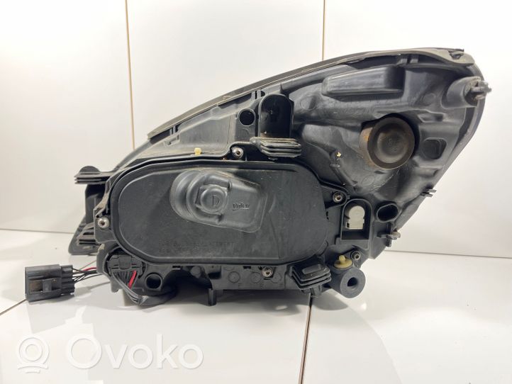 Volvo S60 Lampa przednia 31299997