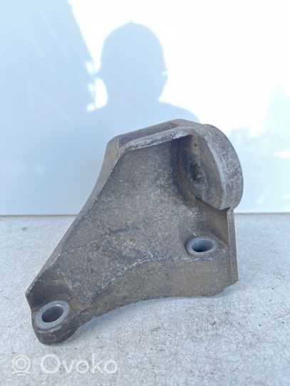 Audi A4 S4 B6 8E 8H Supporto di montaggio scatola del cambio 8D0399113AA