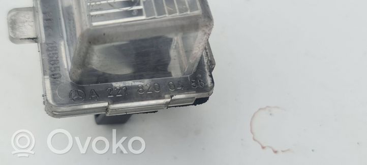 Mercedes-Benz E W212 Lampa oświetlenia tylnej tablicy rejestracyjnej A2218200456