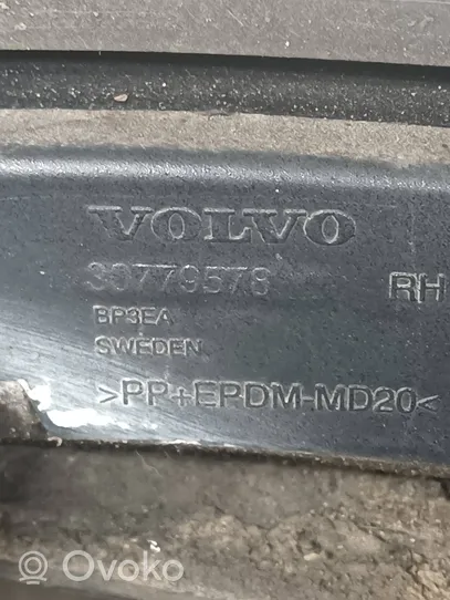 Volvo XC90 Listwa błotnika przedniego 30779578