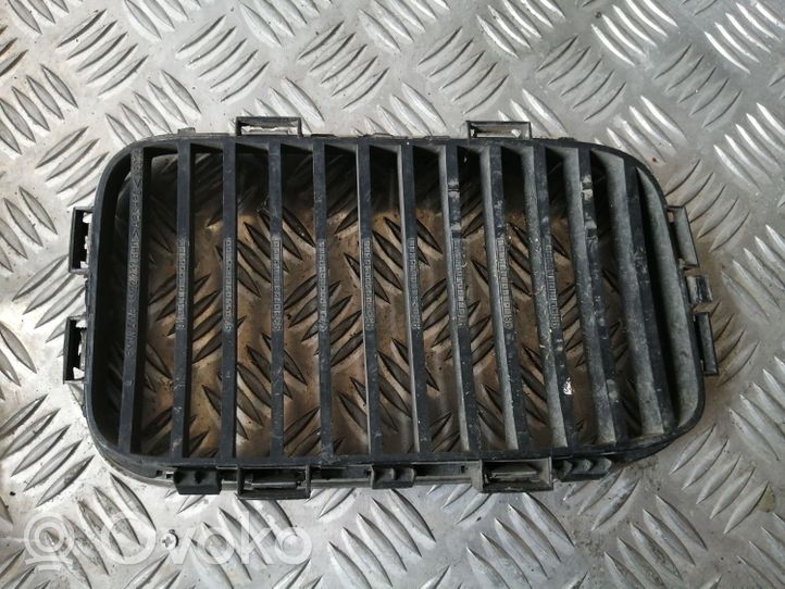 BMW 3 E36 Grille de calandre avant 8122237