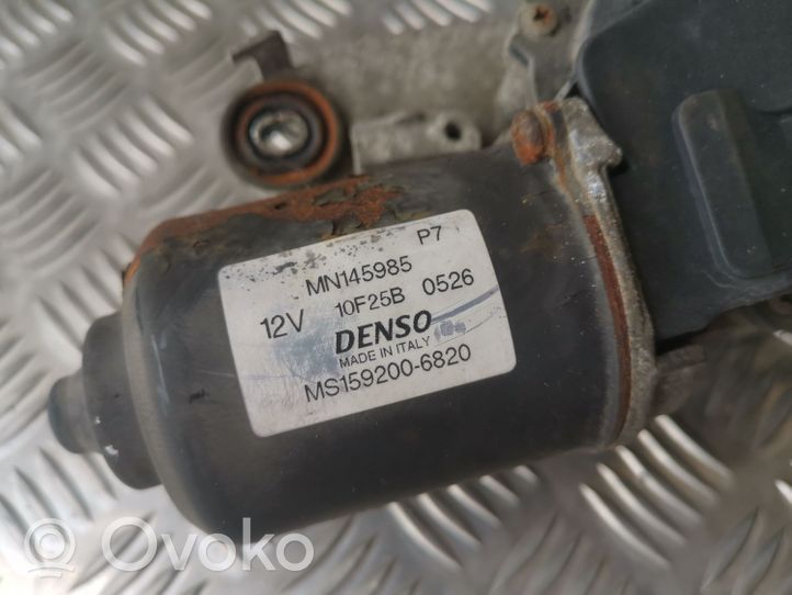 Mitsubishi Colt Etupyyhkimen vivusto ja moottori MN145985