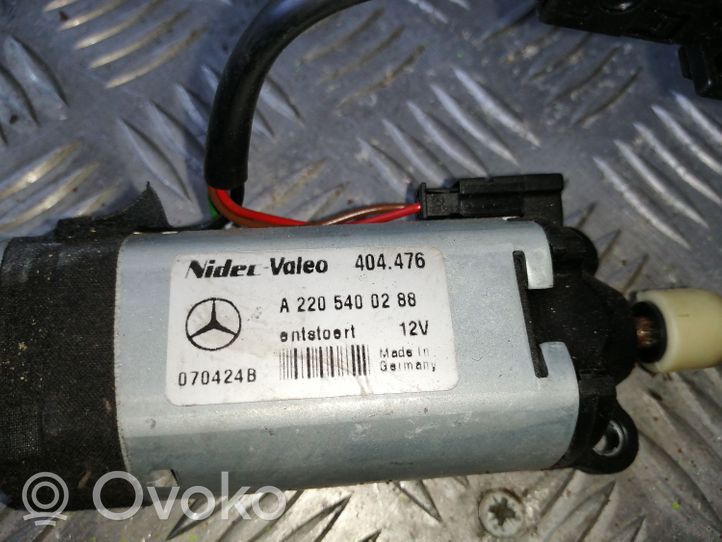 Mercedes-Benz E W211 Ohjauspylvään säätömoottori A2205400288