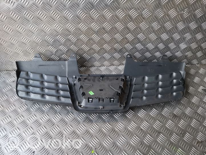 Nissan Qashqai Etupuskurin ylempi jäähdytinsäleikkö 62310JD000