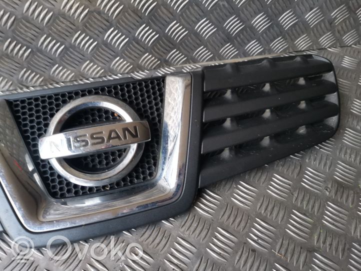 Nissan Qashqai Maskownica / Grill / Atrapa górna chłodnicy 62310JD000