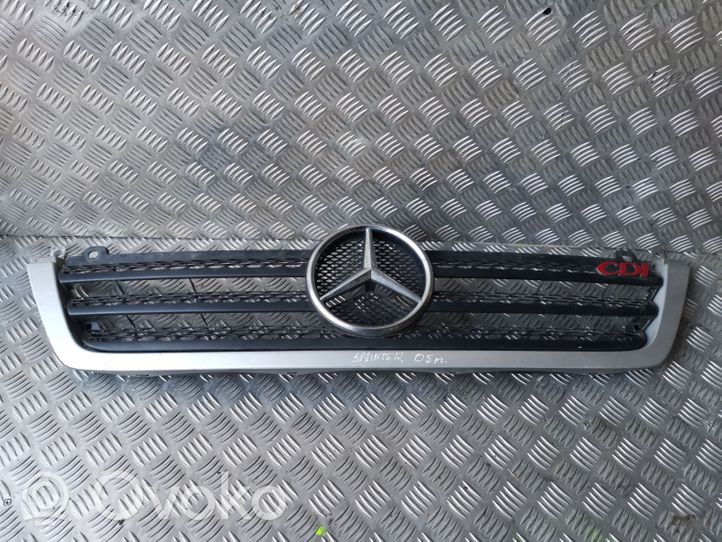 Mercedes-Benz Sprinter W901 W902 W903 W904 Maskownica / Grill / Atrapa górna chłodnicy A9018800385