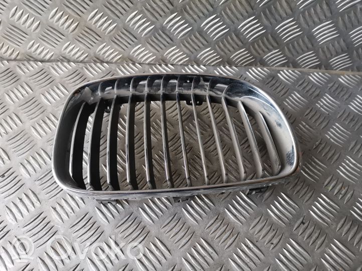 BMW 1 E81 E87 Grille de calandre avant 51137179656