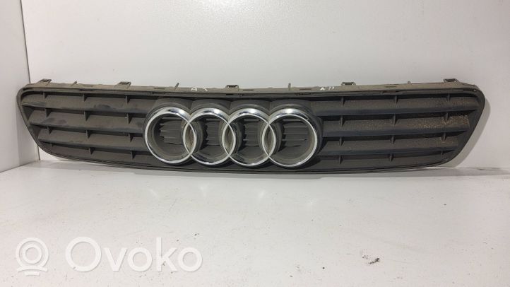 Audi A3 S3 8L Etupuskurin ylempi jäähdytinsäleikkö 8L0807683