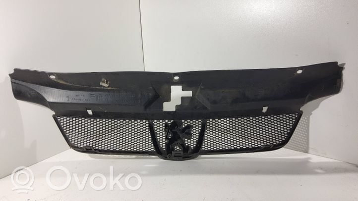 Peugeot 406 Grille calandre supérieure de pare-chocs avant 4852263016