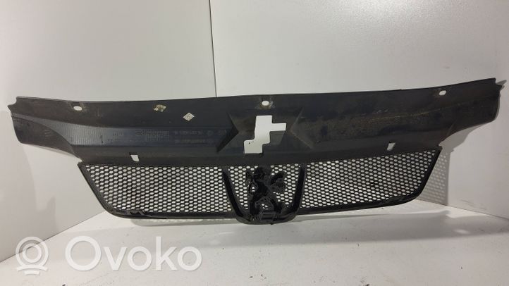 Peugeot 406 Grille calandre supérieure de pare-chocs avant 9631250277