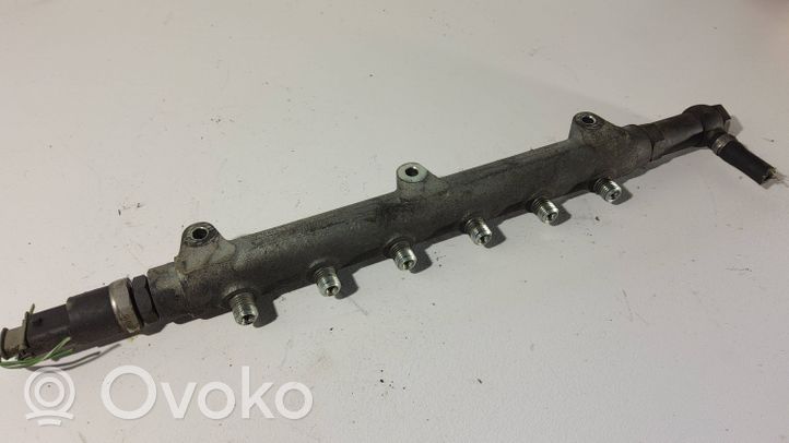 Volvo S60 Listwa wtryskowa 8658252