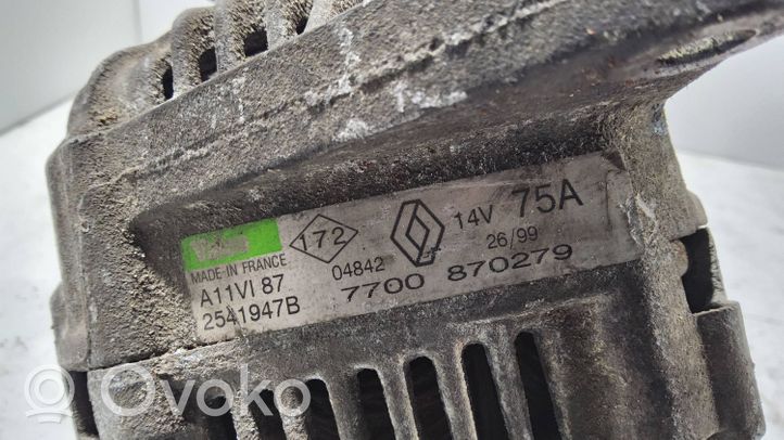 Renault Clio I Generator/alternator 7700870279