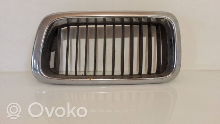 BMW 7 E38 Grille de calandre avant 8125815