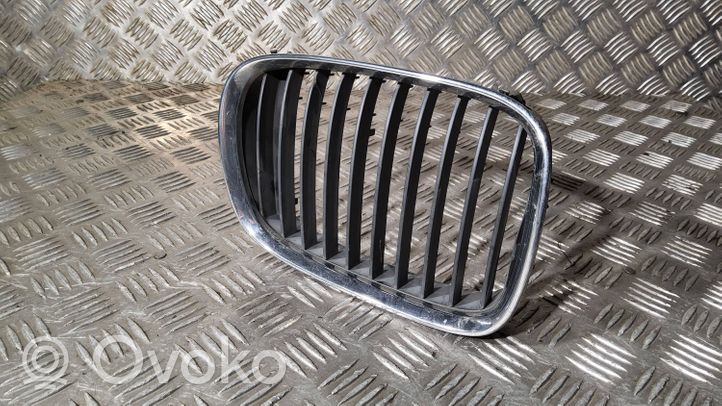 BMW 5 E39 Grille de calandre avant 81845329