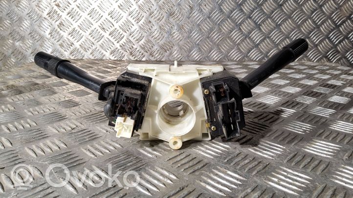Honda CR-V Manetka / Przełącznik kierunkowskazów wycieraczek M16021