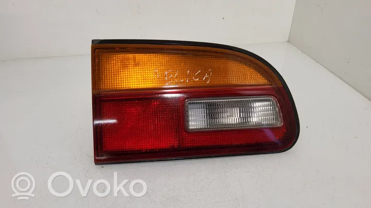 Mitsubishi Delica Feux arrière sur hayon 22687009