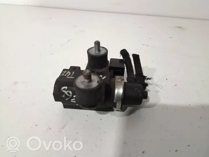 BMW 7 E65 E66 Solenoidinis vožtuvas 2247906