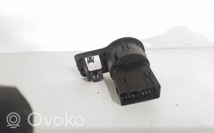 Skoda Octavia Mk1 (1U) Interrupteur d’éclairage 3B0941531