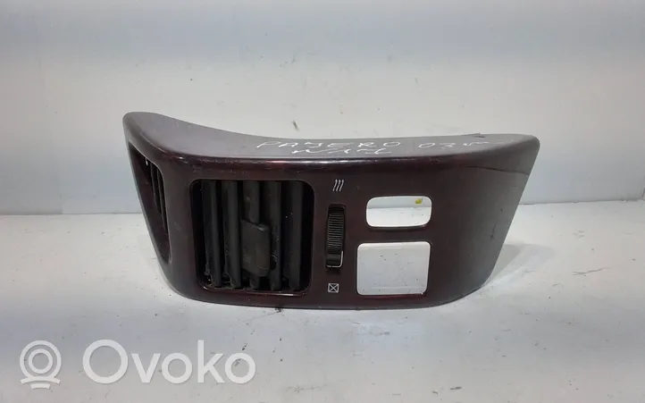 Mitsubishi Pajero Moldura protectora de la rejilla de ventilación lateral del panel 990001102