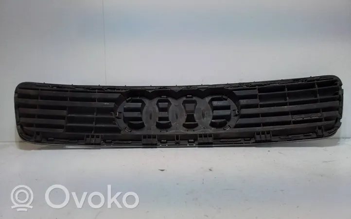 Audi A4 S4 B5 8D Grotelės priekinės 8D0853651K