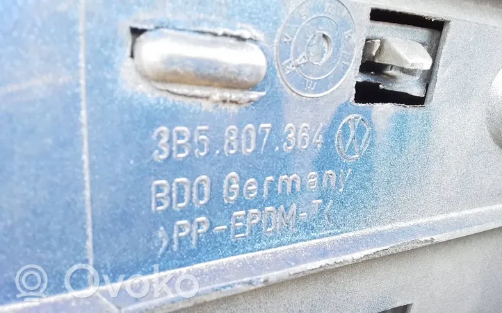 Volkswagen PASSAT B5 Pare-chocs 3B5807364