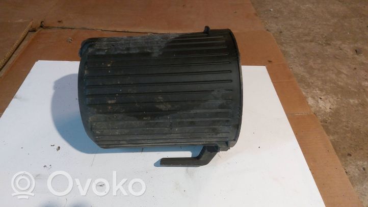 Volkswagen Multivan T4 Caja del filtro de aire 044129620