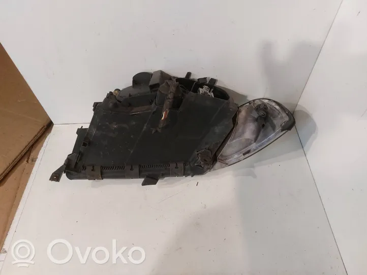 Audi A8 S8 D2 4D Lampa przednia 4D0941004AN