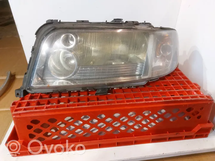 Audi A8 S8 D2 4D Lampa przednia 