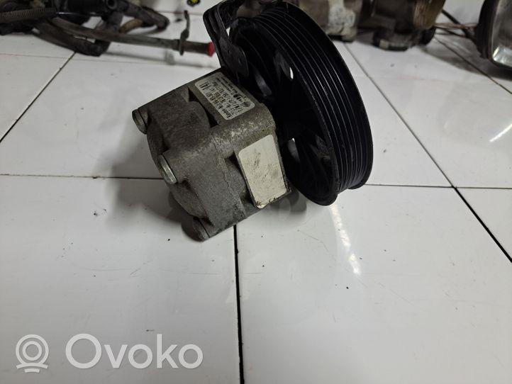 Volvo XC70 Pompe de direction assistée 8683377