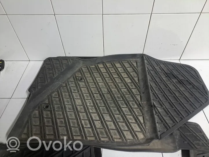 Volvo V70 Zestaw dywaników samochodowych 09468696