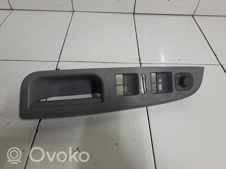 Volkswagen Jetta V Rivestimento pulsantiera finestrino della portiera anteriore 1K4868049B