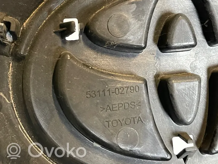 Toyota Corolla E160 E170 Grotelės viršutinės 5311102790