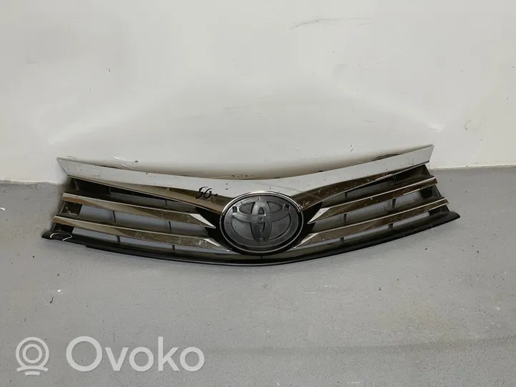 Toyota Corolla E160 E170 Grotelės viršutinės 5311102790