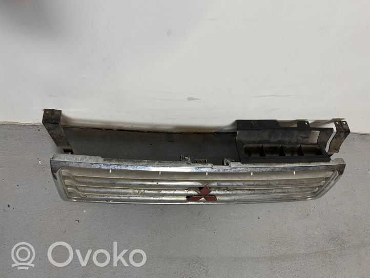 Mitsubishi Pajero Grotelės priekinės MB645720