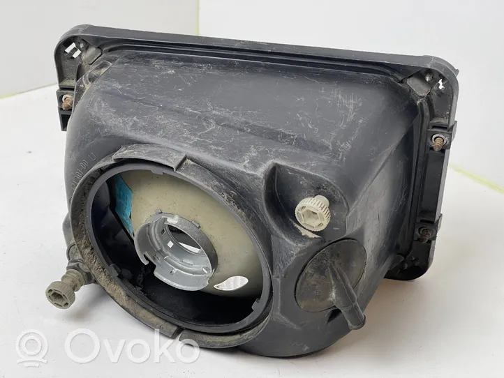 Mercedes-Benz 207 310 Lampa przednia 12130100