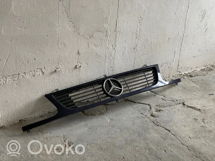 Mercedes-Benz Vito Viano W638 Maskownica / Grill / Atrapa górna chłodnicy 