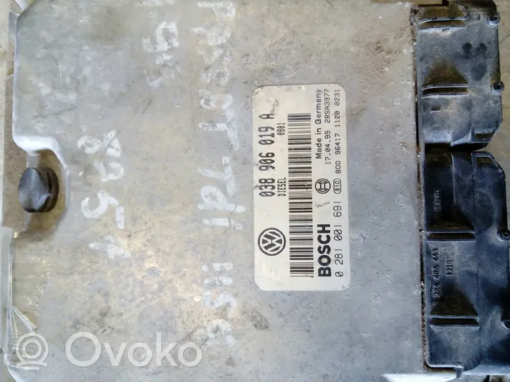 Volkswagen Polo Variklio valdymo blokas 038906019AG