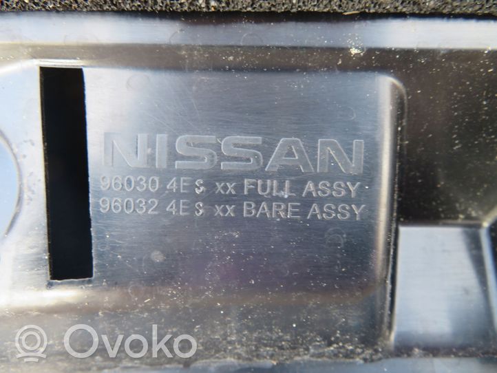 Nissan Qashqai Takaluukun/tavaratilan spoileri 960304E