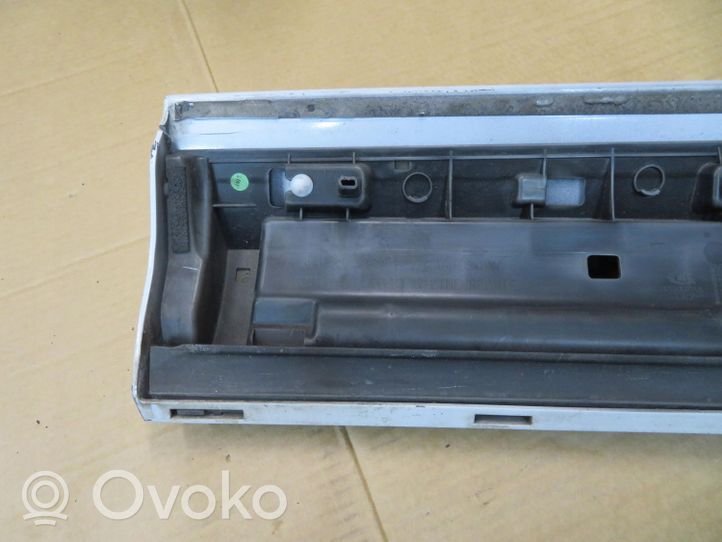 Audi Q3 F3 Takaoven lista (muoto) 8U0853970F