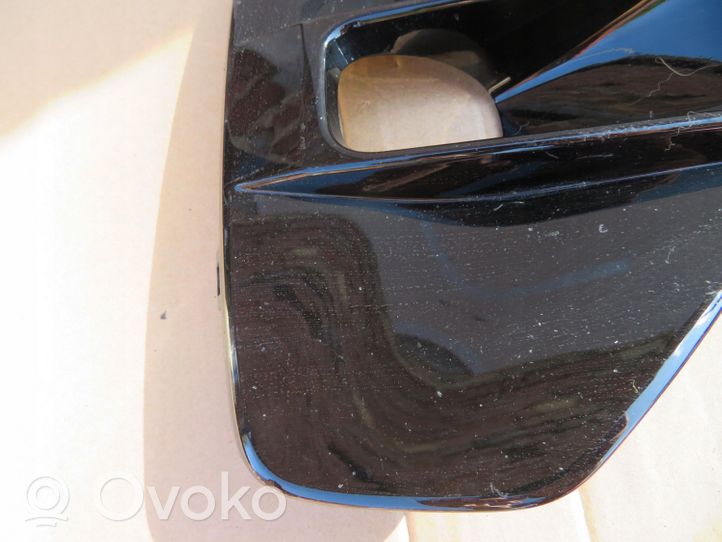 Volvo C40 Mascherina inferiore del paraurti anteriore 