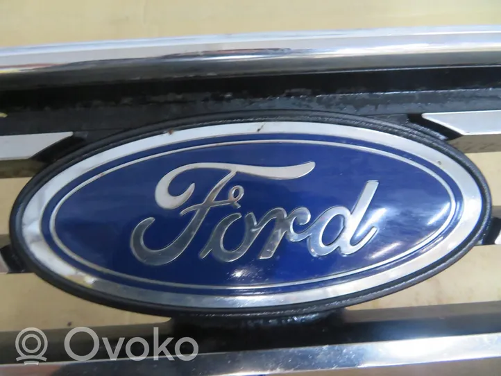 Ford Focus Grille calandre supérieure de pare-chocs avant NX7B-8200-A