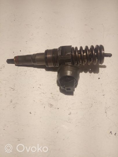 Volkswagen PASSAT B5 Injecteur de carburant 038130073BN