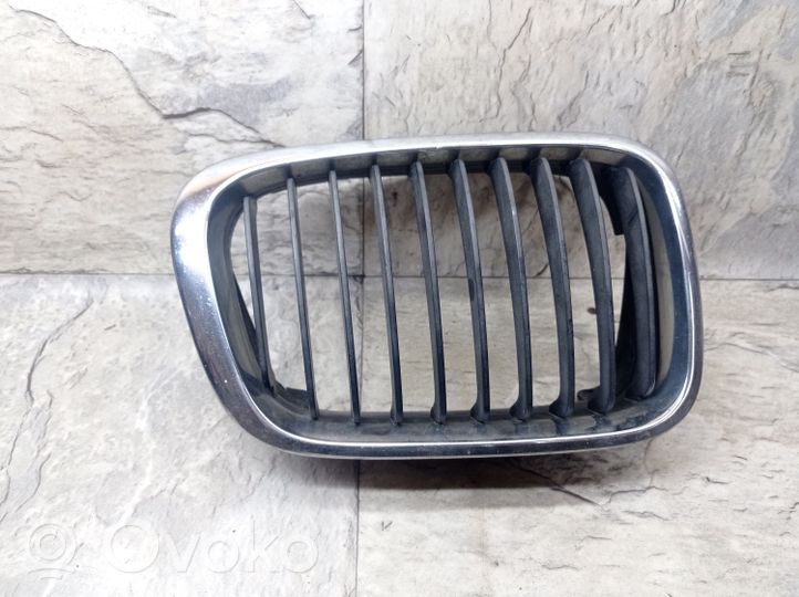 BMW 3 E46 Maskownica / Grill / Atrapa górna chłodnicy 61697910