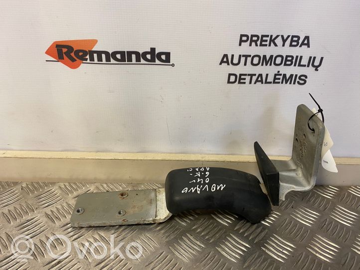 Opel Movano A Cerniera inferiore della portiera posteriore 7700352204