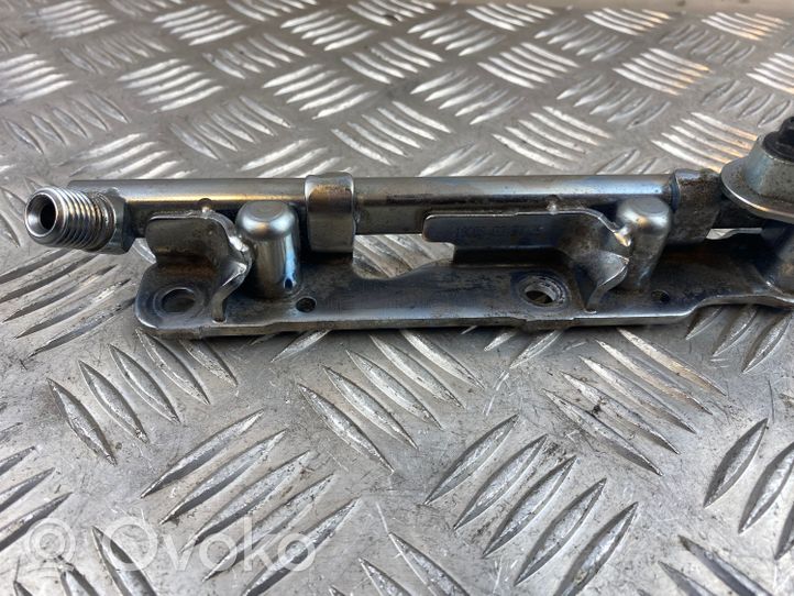 Toyota RAV 4 (XA50) Kraftstoffverteiler Einspritzleiste Verteilerrohr 8945833030