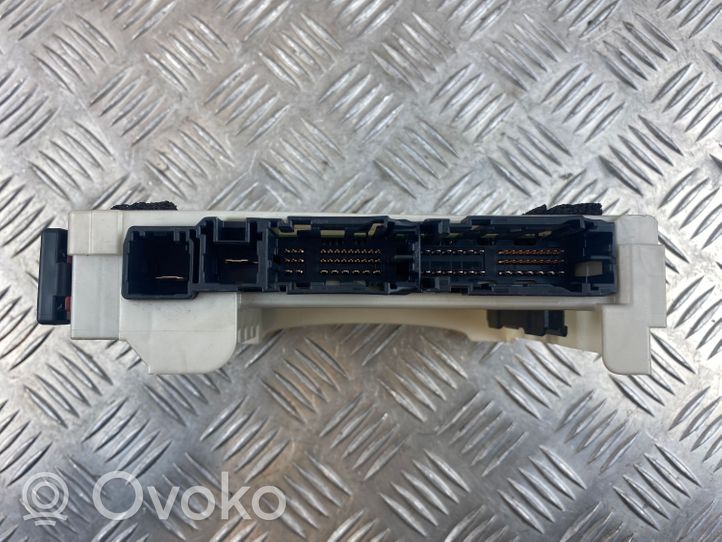 Toyota RAV 4 (XA50) Sicherungskasten 8273042890