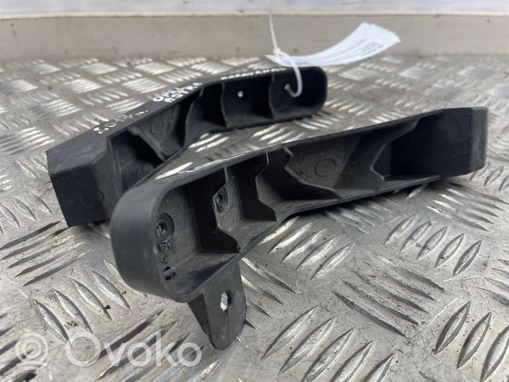 Opel Astra J Staffa angolare del supporto di montaggio del paraurti 236528514