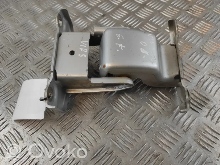 Opel Vivaro Rear door upper hinge 527428